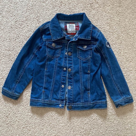 Like new 365 Kids Size 4 Cotton Button Up Denim Jacket With A Dinosaur Patch - Picture 7 of 8